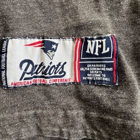 NFL Team Apparel Men's Gray Patriots Print Crew Neck long sleeved shirt Size Lar - Picture 10 of 10
